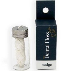 Hllbar tandtrd NUDGE Pure Silk 30m i glasdispenser