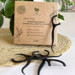 Biologiskt nedbrytbar Tandtrd Me Mother Earth Charcoal Flosser 50st