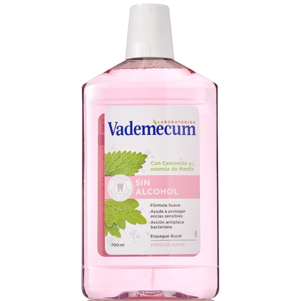 Vademecum Hoog Fluoride Mondwater Kamille &amp; Mint 700 ml