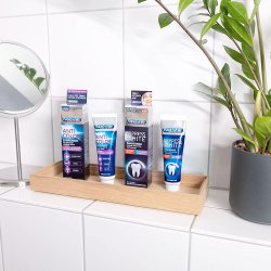 Hampaiden valkaisuun tarkoitettu hammastahna Rapid White Express White 75 ml.