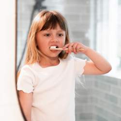 Naturlig barntandkrm ENDRO Red br Fluorid Aluminiumbehllare med pump 175 g