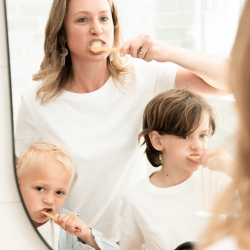 Naturlig barntandkrm ENDRO Red br Fluorid Aluminiumbehllare med pump 175 g