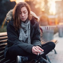 Taschenaschenbecher aus Aluminium und Pappe