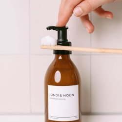 Naturlig Tandpasta Jondi &amp; Moon Menthol Pumbeflaske 250 ml.