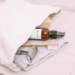 Naturlig Herbal Tandpasta Jondi &amp; Moon Kruter Pumbeflaske 50 ml.