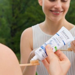 Naturlig Xylitol Tandpasta LAVERA Complete Care FluorFri 75 ml