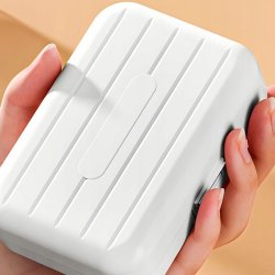 Kompakt pillerask med flera fack � perfekt �verblick i vardagen och p� resande fot