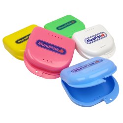 Fodral fr frvaring av proteser, bettskenor, hngslen, munskydd etc.