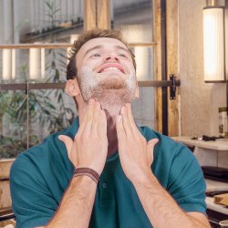  Naturlig Skgshampoo Big Moustache Spampoing a Barbe