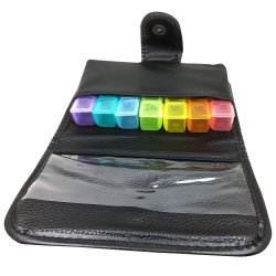 Pillebokser i veske imitert skinn 28 rom Ukentlig dosering