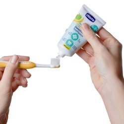 Barnetannkrem Xylitol CHICCO Apple og Banana 6-24 mneder 50 ml