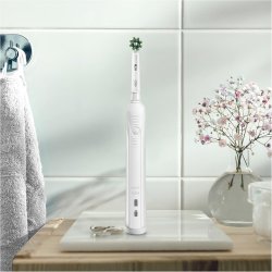 Oral-B Pro Clean eltandborste White utgva med resefodral