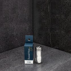 Hllbar tandtrd NUDGE Pure Silk 30m i glasdispenser