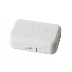 Kompakt pillerask med flera fack � perfekt �verblick i vardagen och p� resande fot