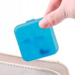 Liten och praktisk Bl� Pillerask - perfekt f�r v�skan, fickan och resan