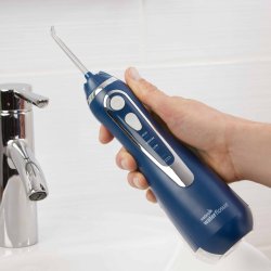 Waterpik Cordless Advanced 2.0 kabellose Munddusche blau mit 3 Druckstufen