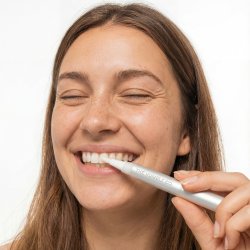 Hampaiden valkaisukyn� - The Humble Co. Teeth Whitening Pen � Mint (4 ml)