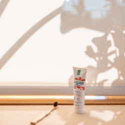 Ekologisk barntandkrm Bioseptyl Strawberry