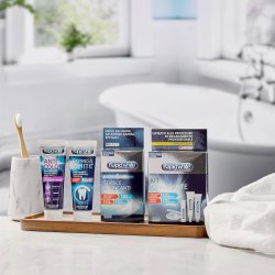 Hampaiden valkaisuun tarkoitettu hammastahna Rapid White Express White 75 ml.