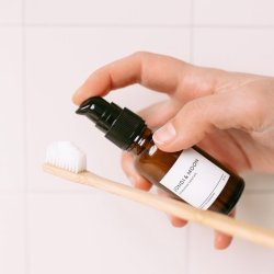 Naturlig Tandpasta Jondi &amp; Moon Menthol Pumbeflaske 50 ml.