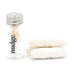 Hllbar tandtrd NUDGE Pure Silk 30m i glasdispenser