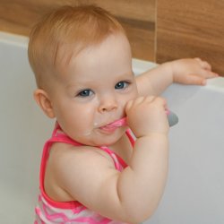 Brnetandbrste 0-2 r AKUKU First Toothbrush