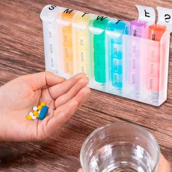 Ugentlig pille�ske med farvekodede dagsrum � nem, sikker og overskuelig medicinh�ndtering