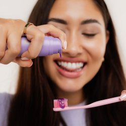 HELLO COCO Xylitol Zahnpasta Grape Bubblegum Fluoride+ (60 g)