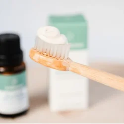 Hydroxyapatite Whitening Hammastahna WELLNESSE Mint &amp; Xylitol (Fluorittomuus) 113g