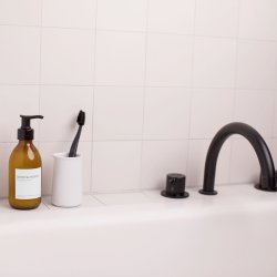 Naturlig Tandpasta Jondi &amp; Moon Menthol Pumbeflaske 250 ml.