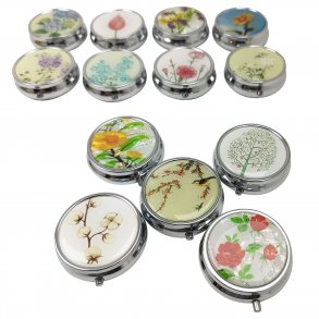 Pill Box Rund Metall Blommotiv Fodral Med 3 fack