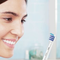 Oral-B Elektrisk tandborste Pro 700 TriZone BL