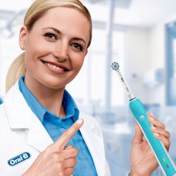 Oral B Eltandborste + Resefodral Pro 750 Sensi UltraThin