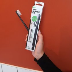 Vxtbaserad tandborste + 3 utbytbara huvuden Humble Co. SOFT