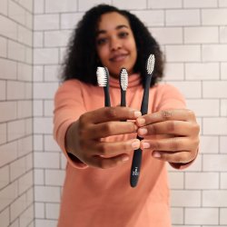 Vxtbaserad tandborste + 3 utbytbara huvuden Humble Co. SOFT