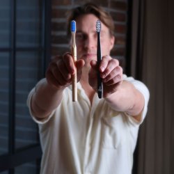 Vxtbaserad tandborste + 3 utbytbara huvuden Humble Co. SOFT