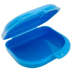 Fodral fr frvaring av proteser, bettskenor, hngslen, munskydd etc.