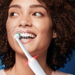 Oral-B Pro 3 3800 elektrisk tandborste + tandkr�m + extra borsthuvud vit