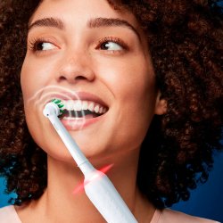 Oral-B Pro 3 3500 Elektrisk tannbrste + Etui Floral Design Edition Hvit