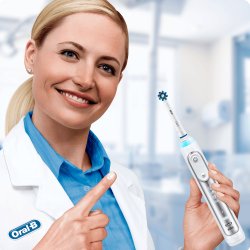 Oral-B Elektrisk tandborste Genius 8000n + Reselda + hllare